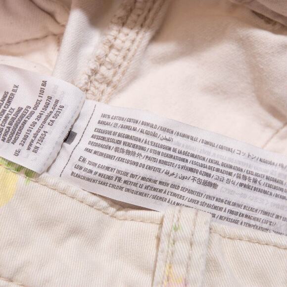 Hollister Shorts Mens 30 (31 waist) Cream Tropical Parrots Chino Button Fly - Picture 6 of 6